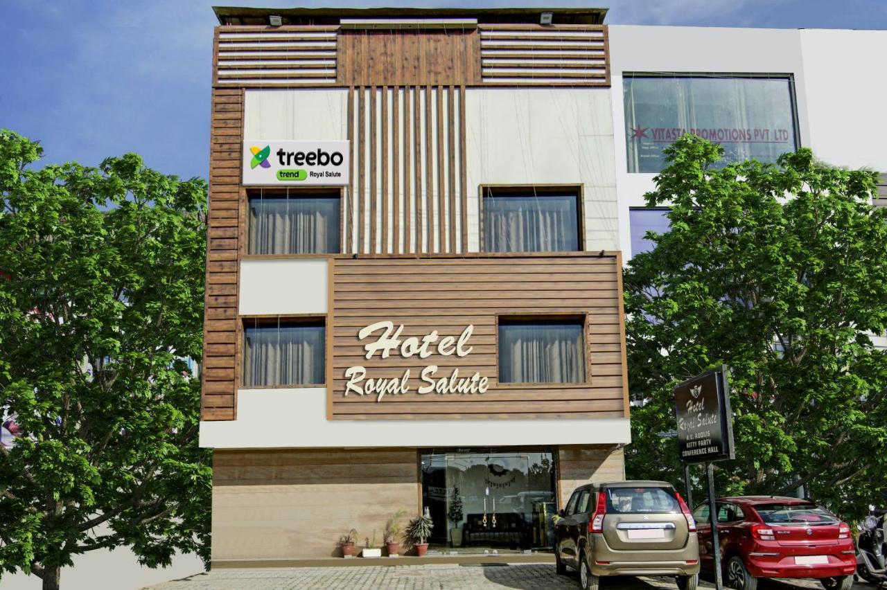 Hotel Treebo Royal Salute, Zirakpur Zewnętrze zdjęcie