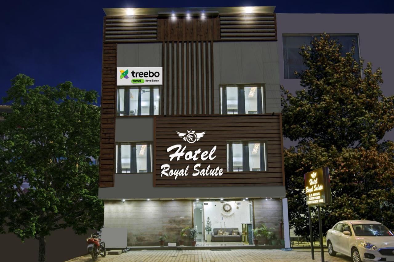 Hotel Treebo Royal Salute, Zirakpur Zewnętrze zdjęcie