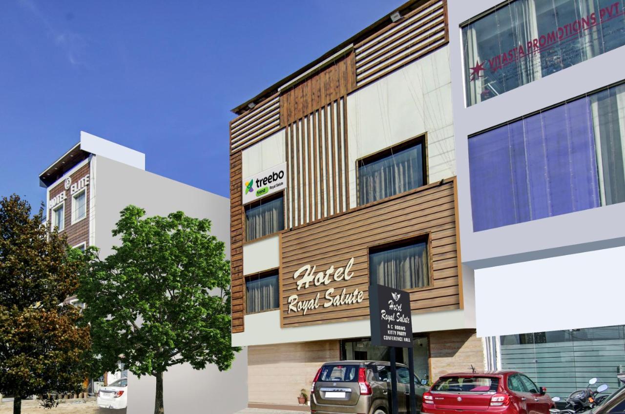 Hotel Treebo Royal Salute, Zirakpur Zewnętrze zdjęcie