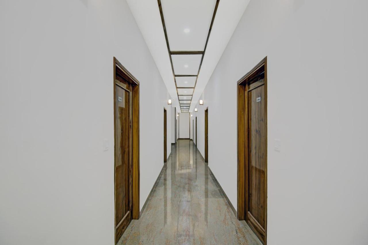 Hotel Treebo Royal Salute, Zirakpur Zewnętrze zdjęcie
